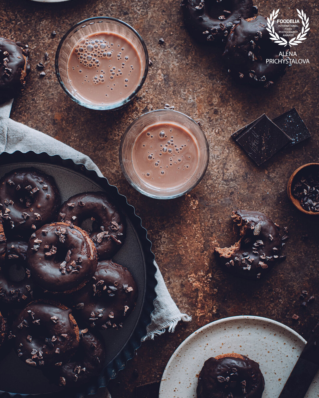 I love brown colour and monochromatic styling. Different shades of brown gives to the photo of donuts warm and inviting atmosphere.