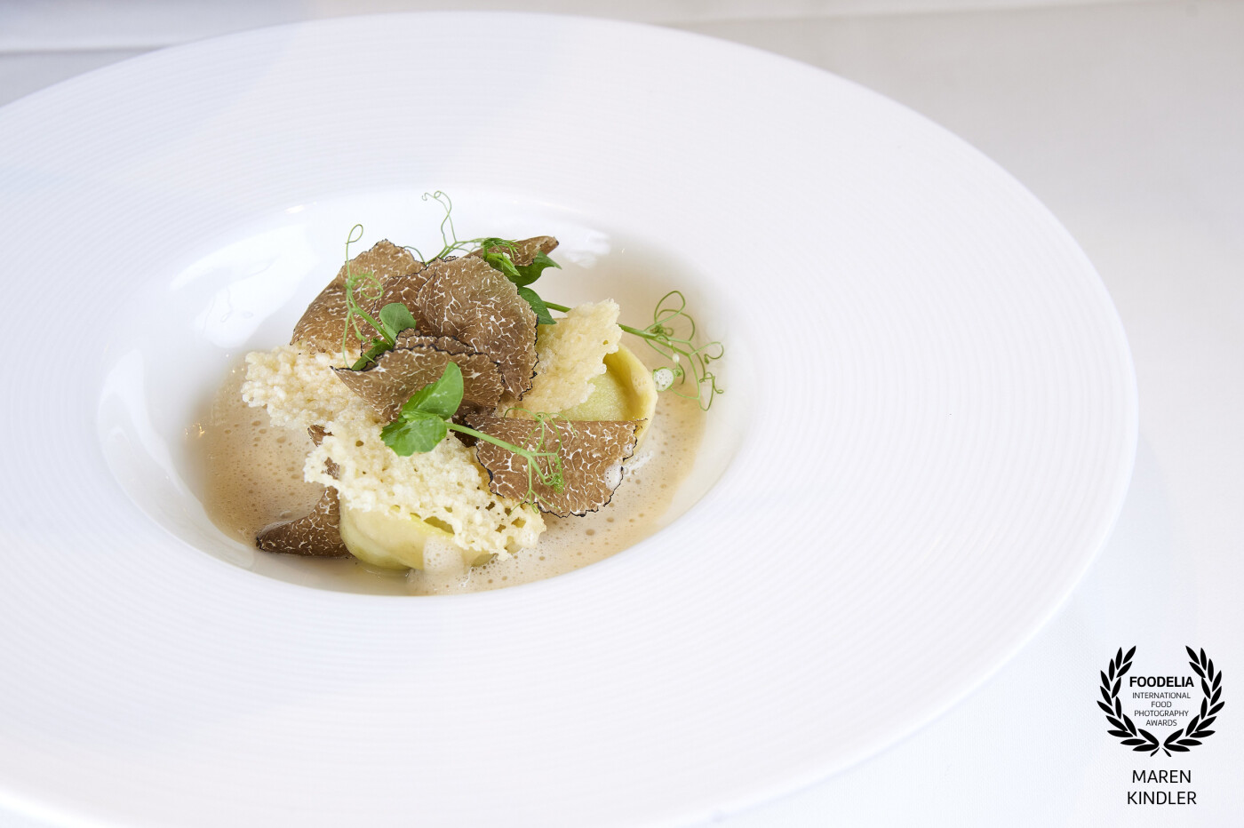 Rolf Fliegauf ist ein 2 Sterne Koch aus Ascona. Dieses Gericht hat er an Bord des Excellence Flussschiffes anlässlich des Gourmetfestivals 2022 gekocht. Ein hervorragendes Menü.