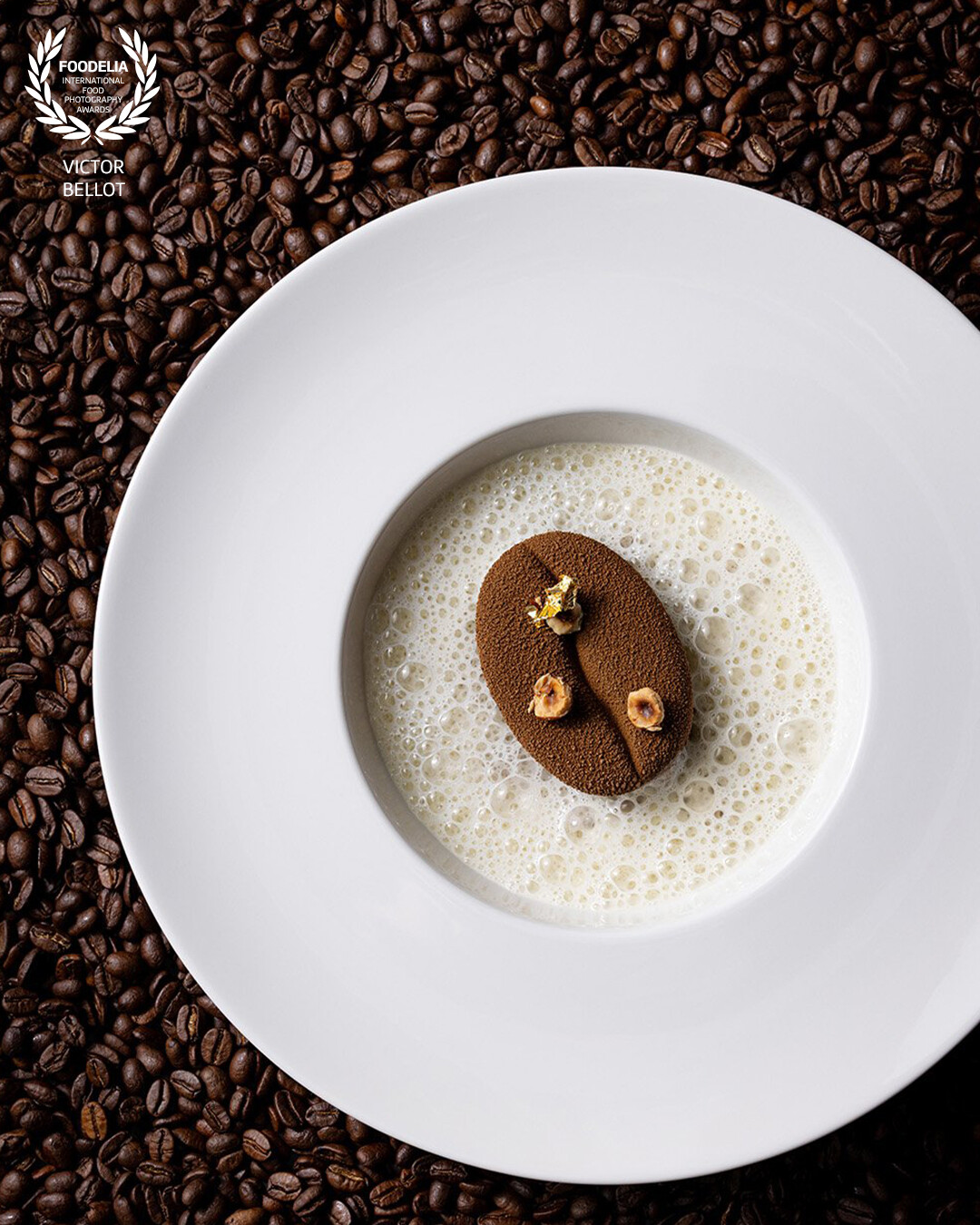 Coffee bean, old-fashioned crunchy and veil of milk.<br />
<br />
Dessert designed by pastry chef Nicolas Pelletier of the Voyage Samaritaine restaurant in Paris.